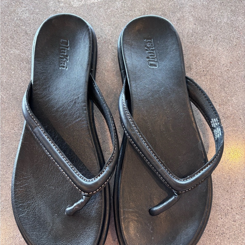 OluKai Black Leather Sandals